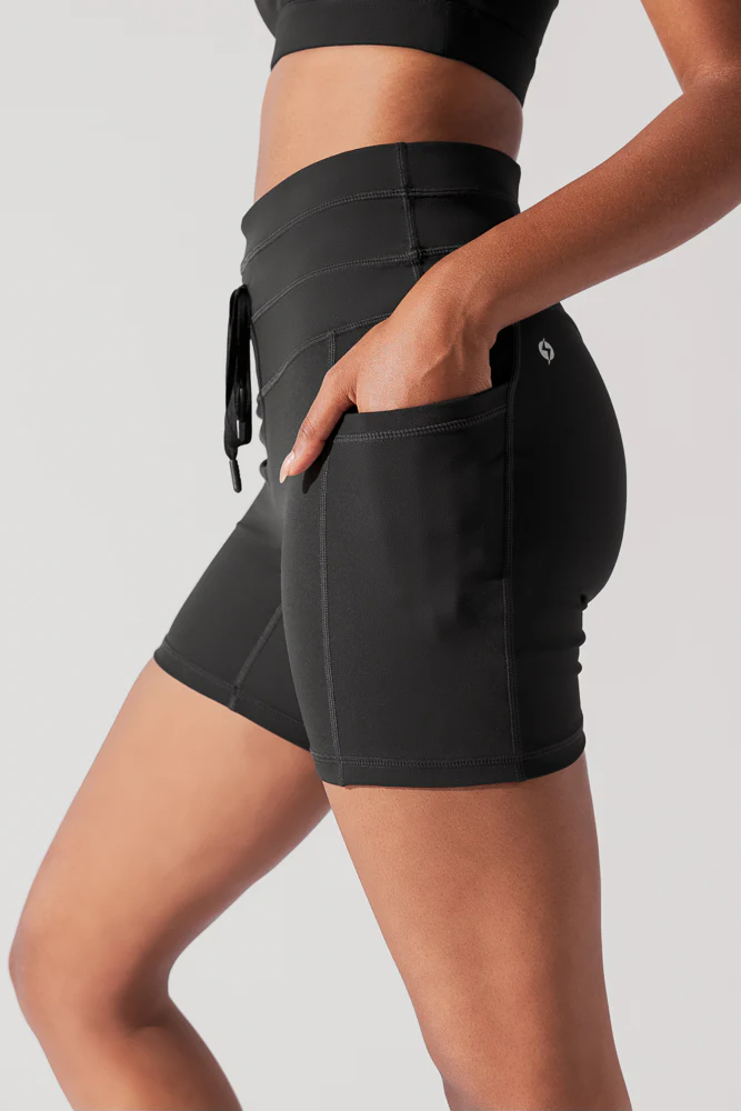 Cargo Midi Short with Pockets - Black - Image 5