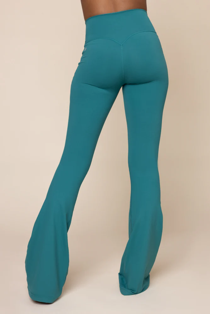 Crisscross Hourglass® Flared Legging with Pockets - Emerald - Image 6