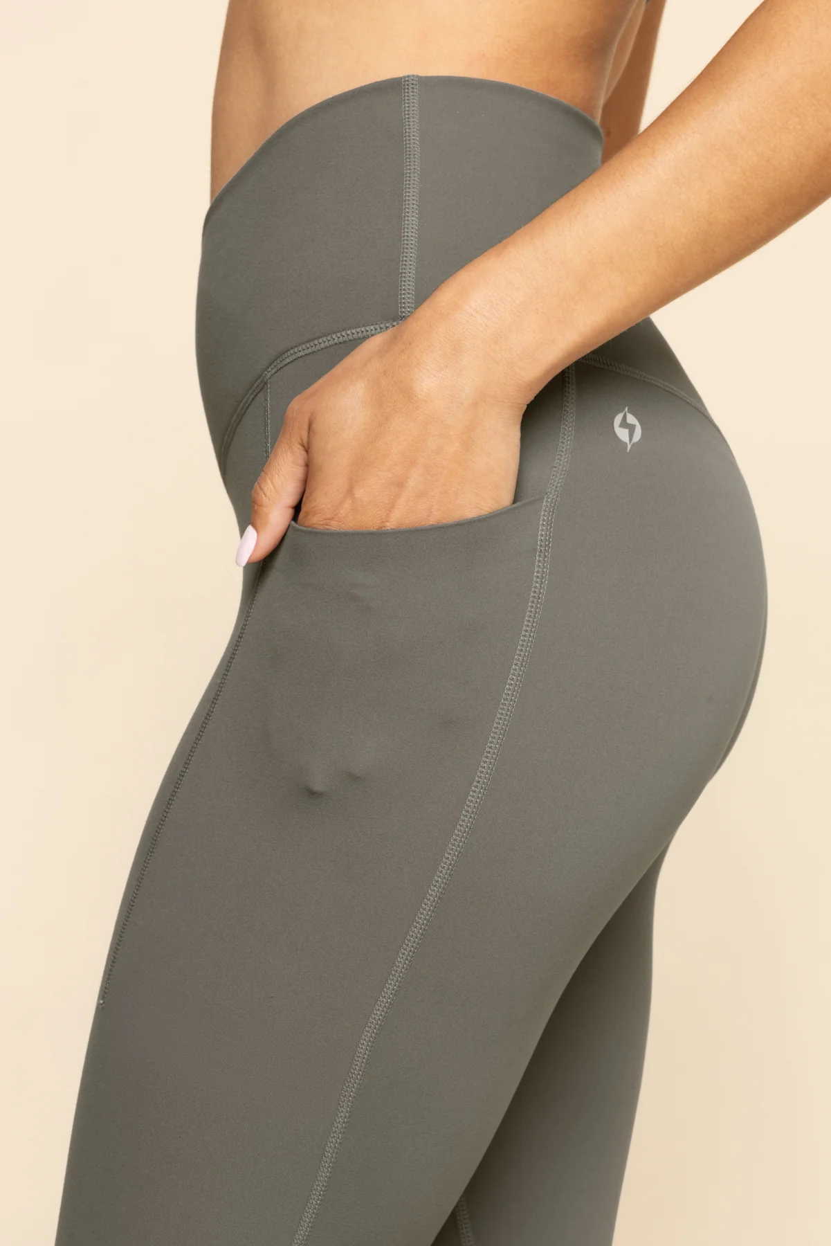Crisscross Hourglass® Legging with Pockets - English Ivy - Image 3