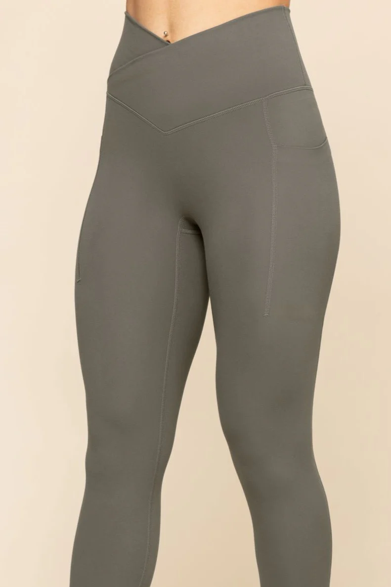 Crisscross Hourglass® Legging with Pockets - English Ivy - Image 4
