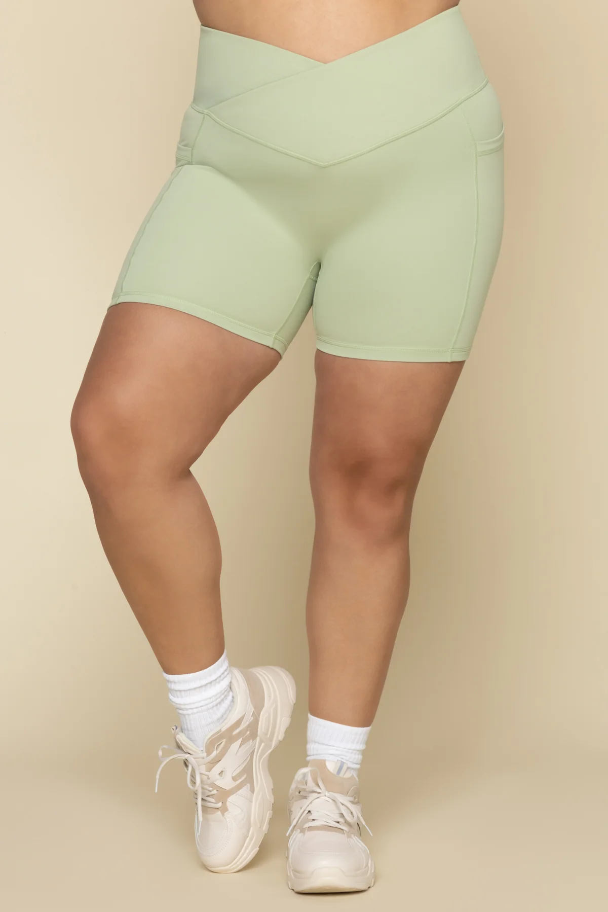 Crisscross Hourglass® Midi Short with Pockets - Pistachio - Image 10