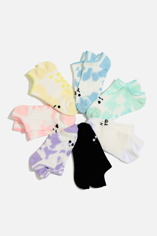 Heart Eyes Low Rise Socks - Pink Tie Dye - Image 5